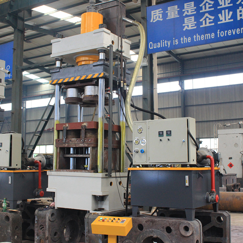 四柱油壓機(jī)在使用時(shí)如何減小振動(dòng)幅度？