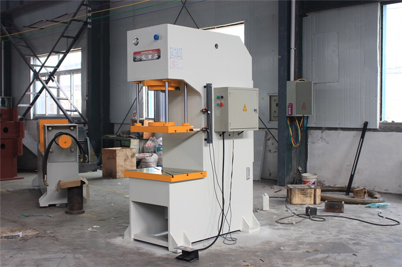 100噸四柱導(dǎo)向單臂油壓機(jī) 100噸四柱導(dǎo)向單臂油壓機(jī)