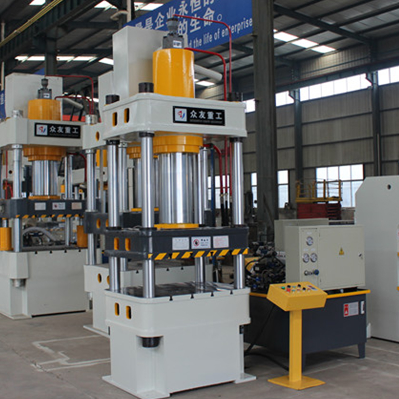 200噸三梁四柱鑄鋼件液壓機(jī)