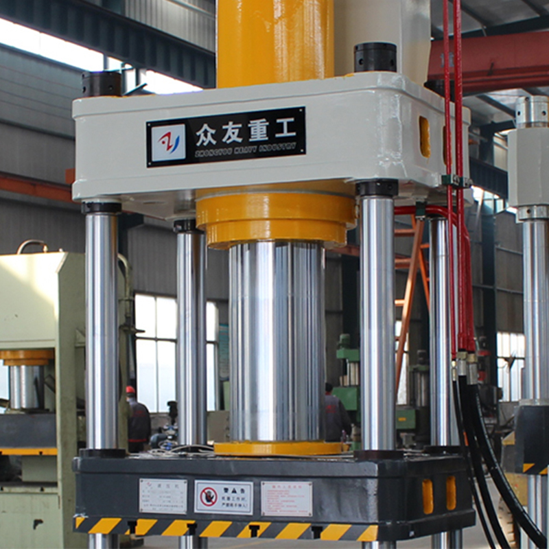 200噸三梁四柱鑄鋼件液壓機(jī)