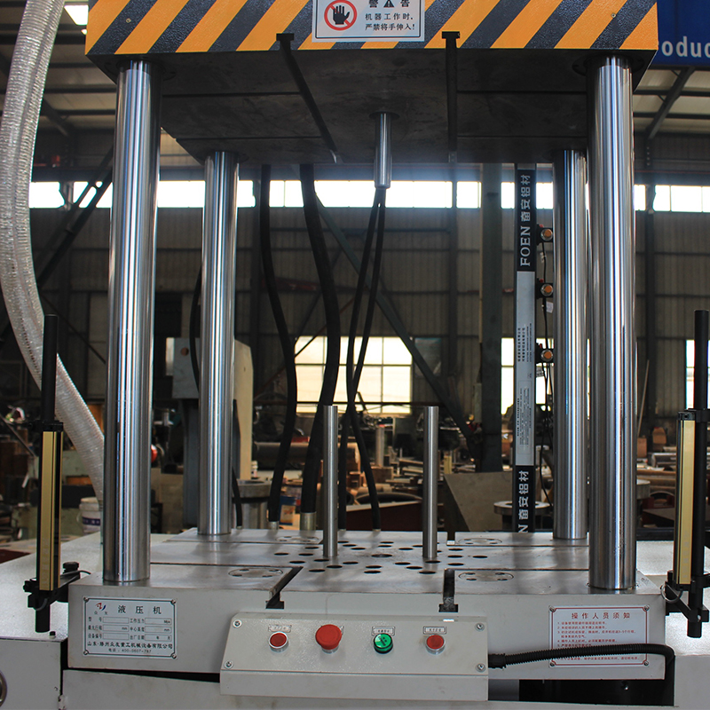 100噸液壓墊一體拉伸機(jī)