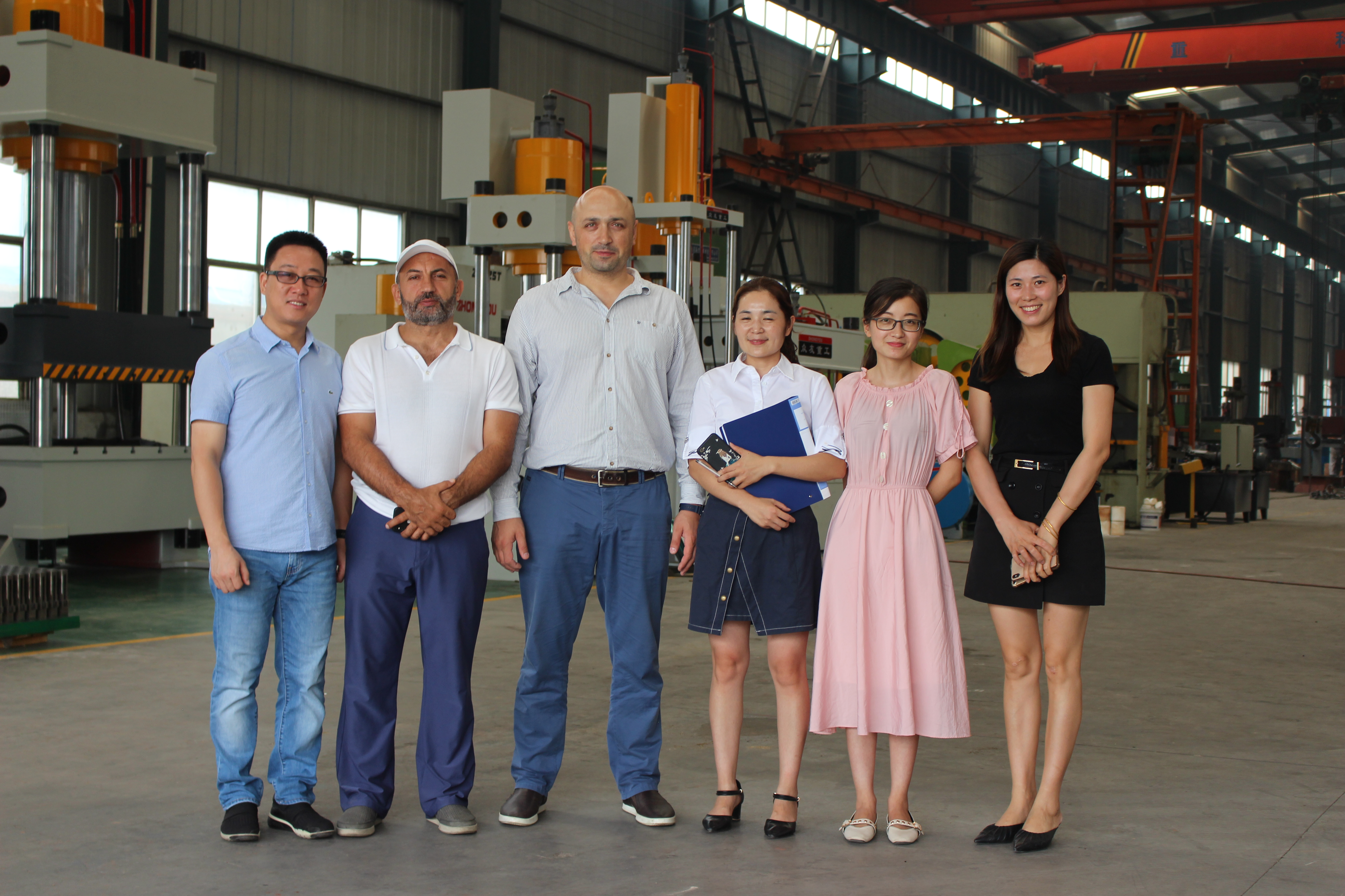 俄羅斯客戶來眾友重工實(shí)地考察與合作